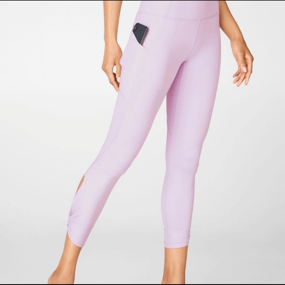 Fabletics Oasis High-Waisted Twist 7/8 Legging
